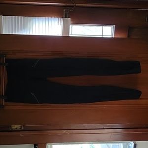 Womens black lululemon leggings. Like new. High rise with zip pockets size 2.